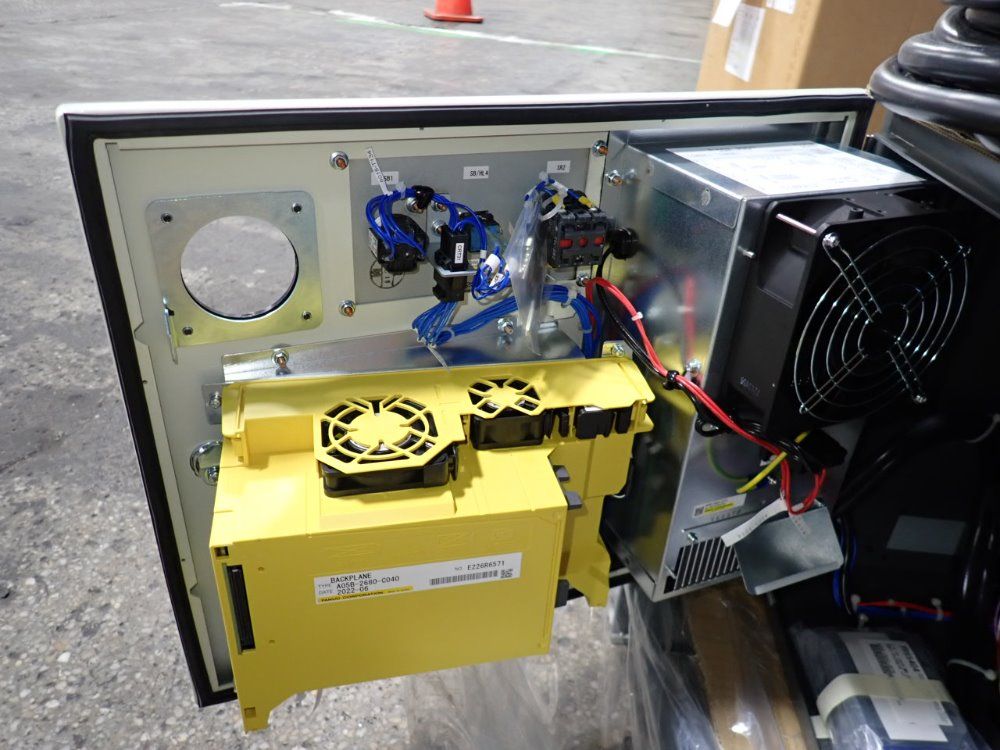 Fanuc Robot Controller - A05b-2651-b021 / R-30ib