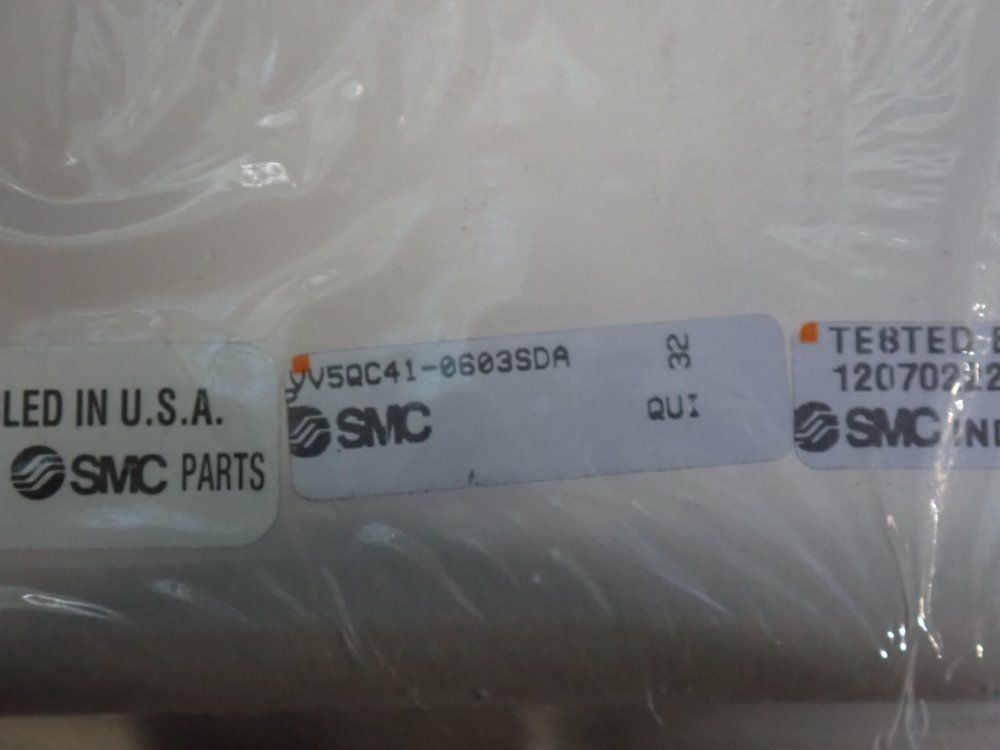 Smc Pnuematic Manifold - Vv5qc41-0603sda