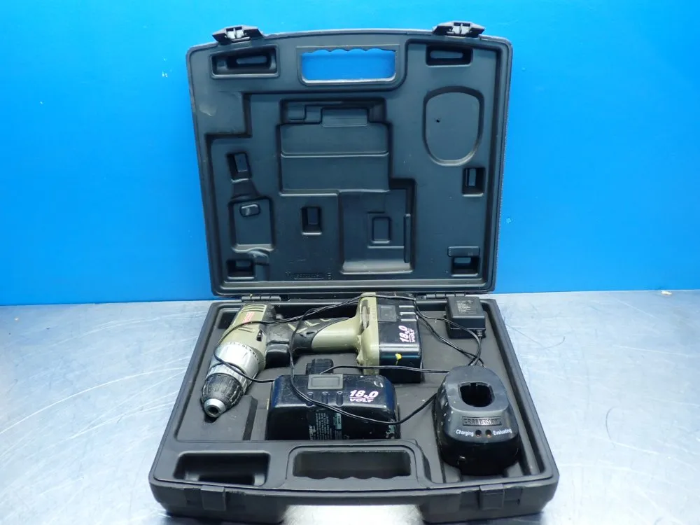 Craftsman 18v Drill W/ Charger & (2) Batteries In Carry Case - 315.115370