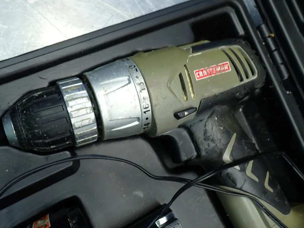 Craftsman 18v Drill W/ Charger & (2) Batteries In Carry Case - 315.115370