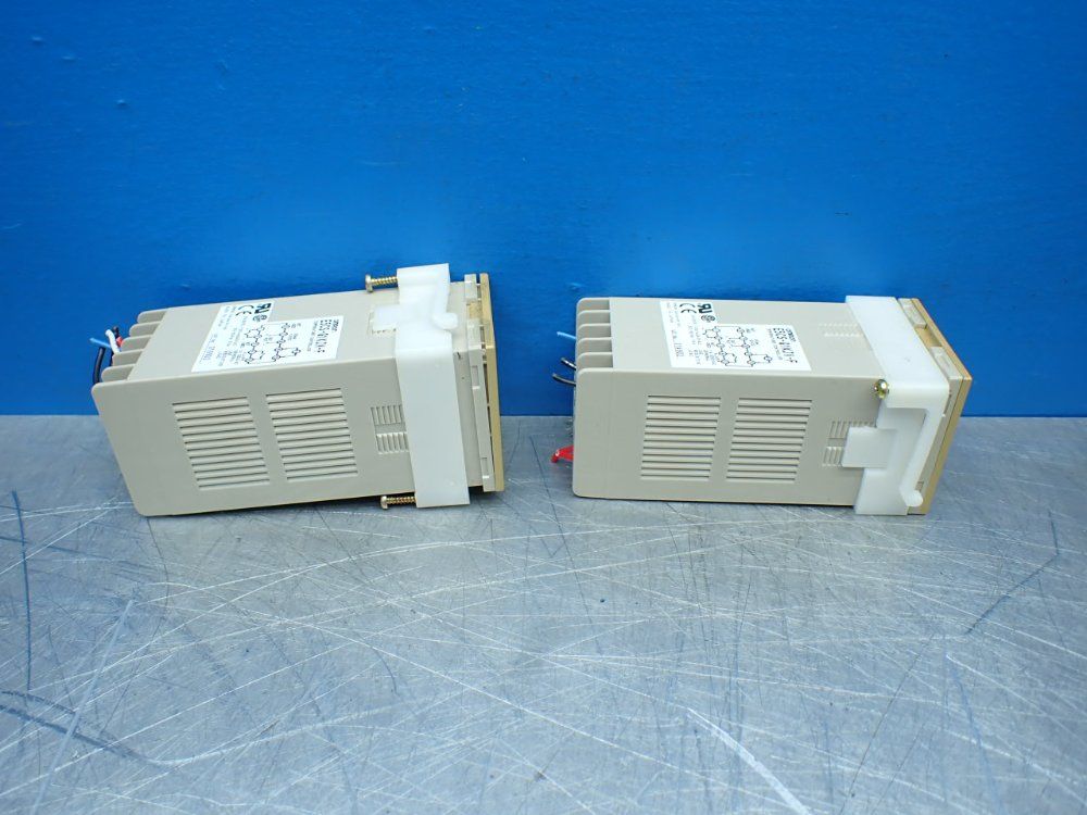 Omron 2 Temperature Controllers - E5cs-q1kjx-f