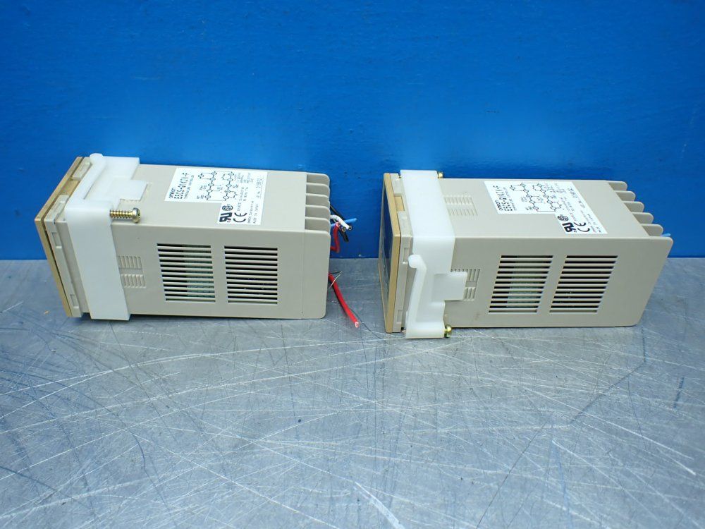 Omron 2 Temperature Controllers - E5cs-q1kjx-f