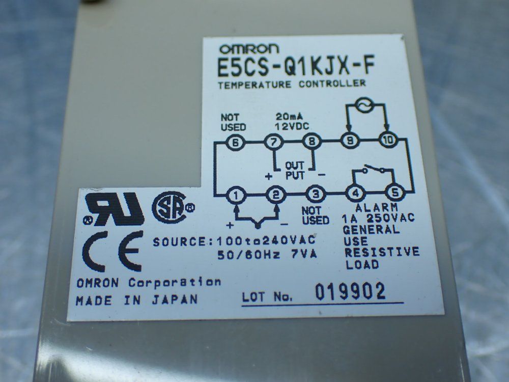 Omron 2 Temperature Controllers - E5cs-q1kjx-f