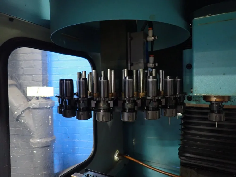 Light Machine Corporation 20" X 7" Cnc Milling Machine - Benchman Xt