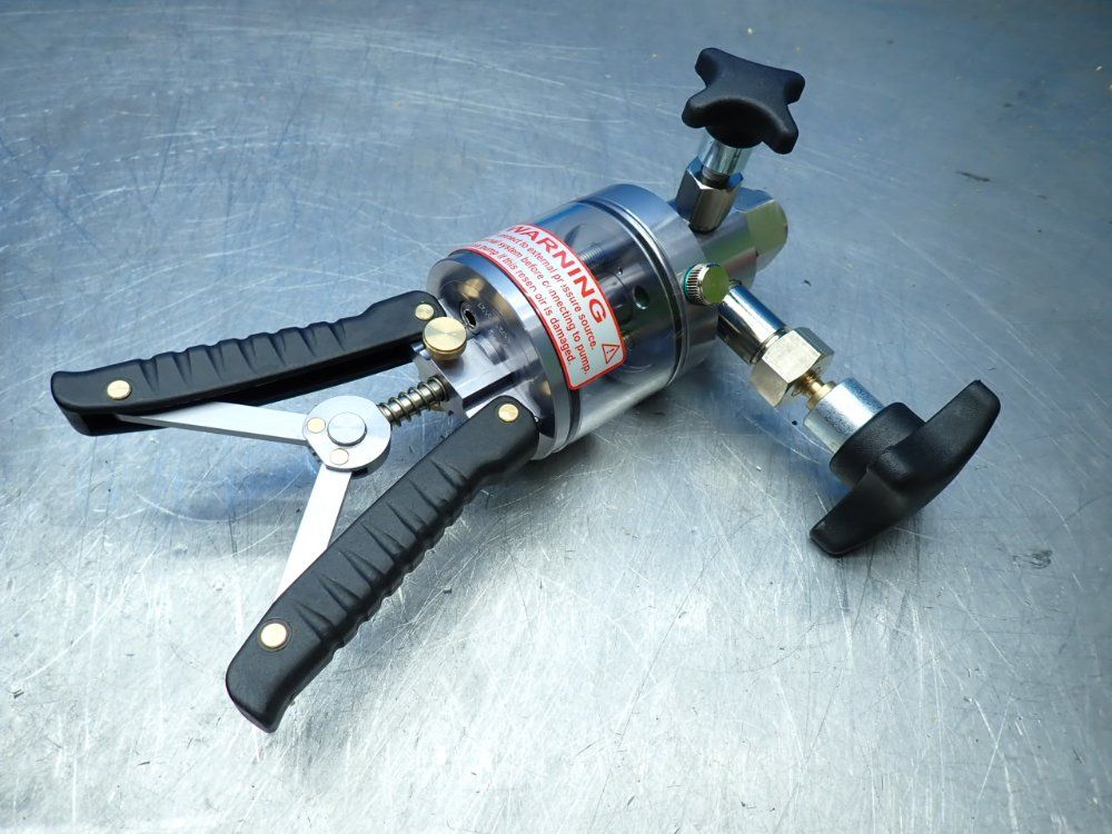 Wikia Hydraulic Hand Test Pump Kit W/case - Cpp700-h
