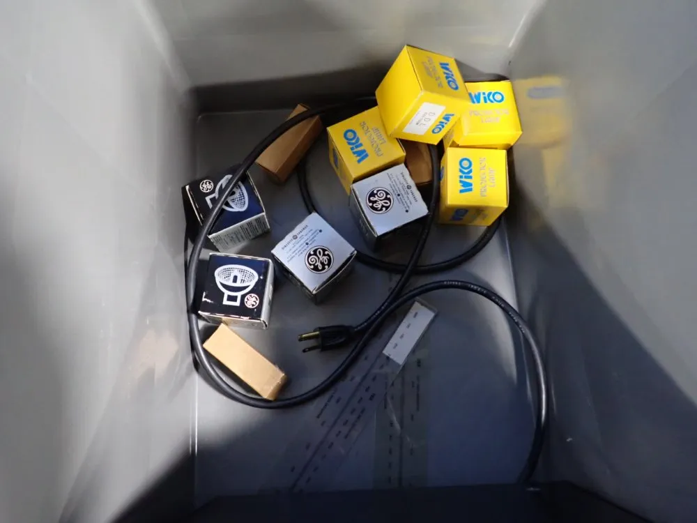 Deltronic 15" Optical Comparator - Dh 14-mpc