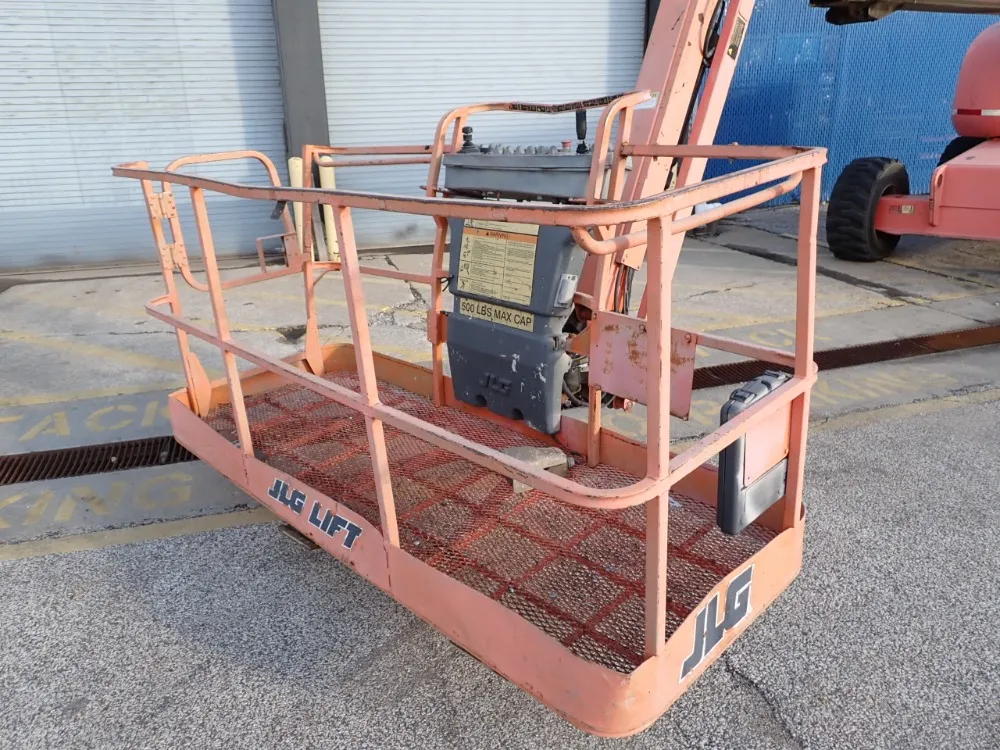 Jlg Telescopic Boom Lift - 660sj