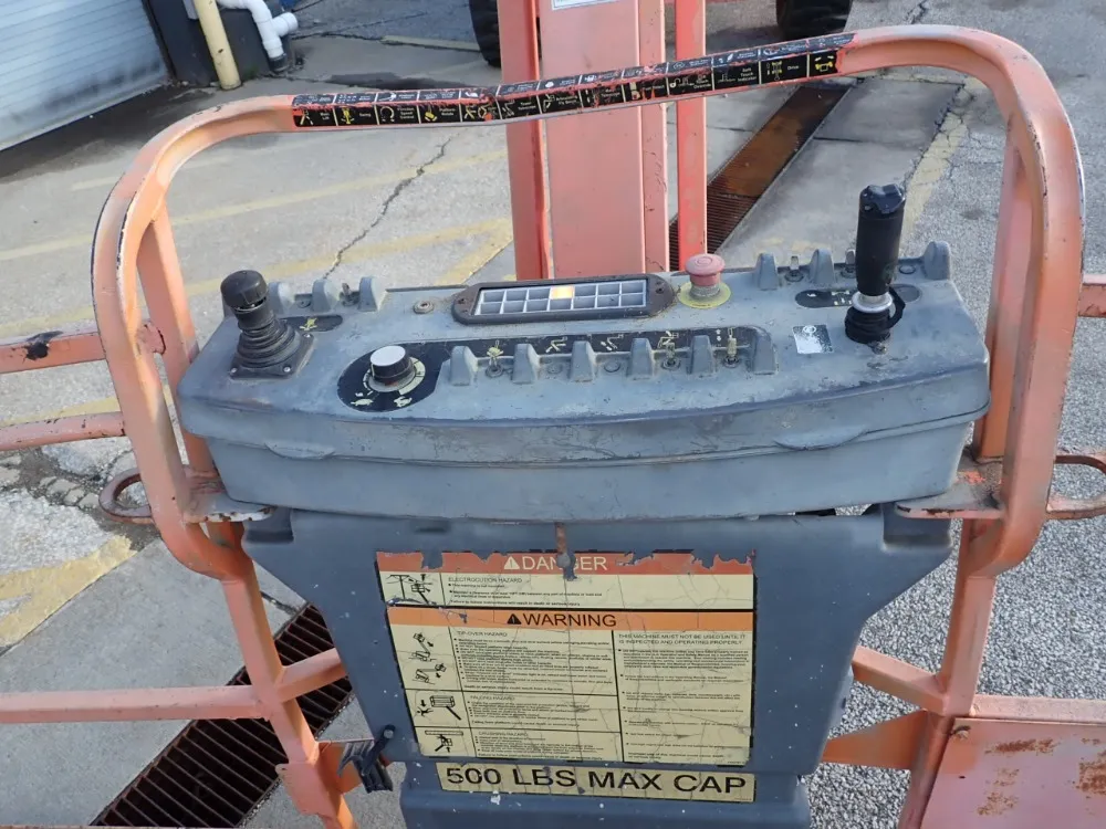 Jlg Telescopic Boom Lift - 660sj
