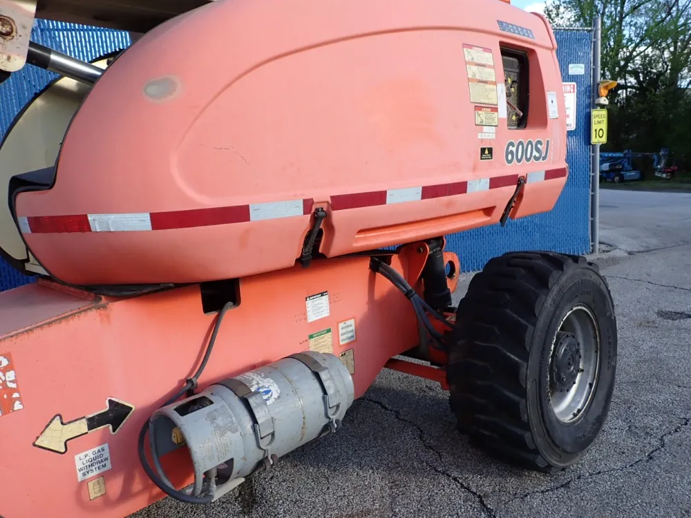 Jlg Telescopic Boom Lift - 660sj