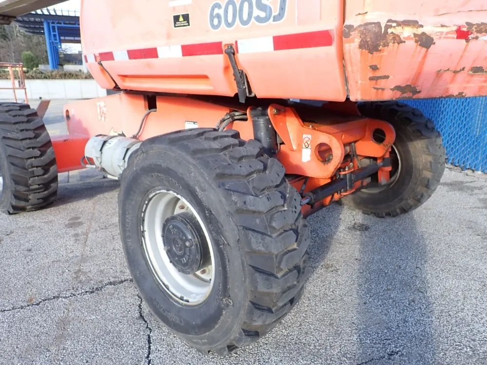 Jlg Telescopic Boom Lift - 660sj