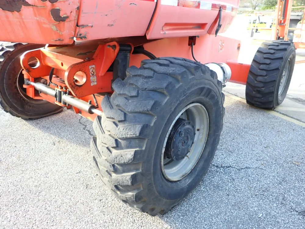 Jlg Telescopic Boom Lift - 660sj