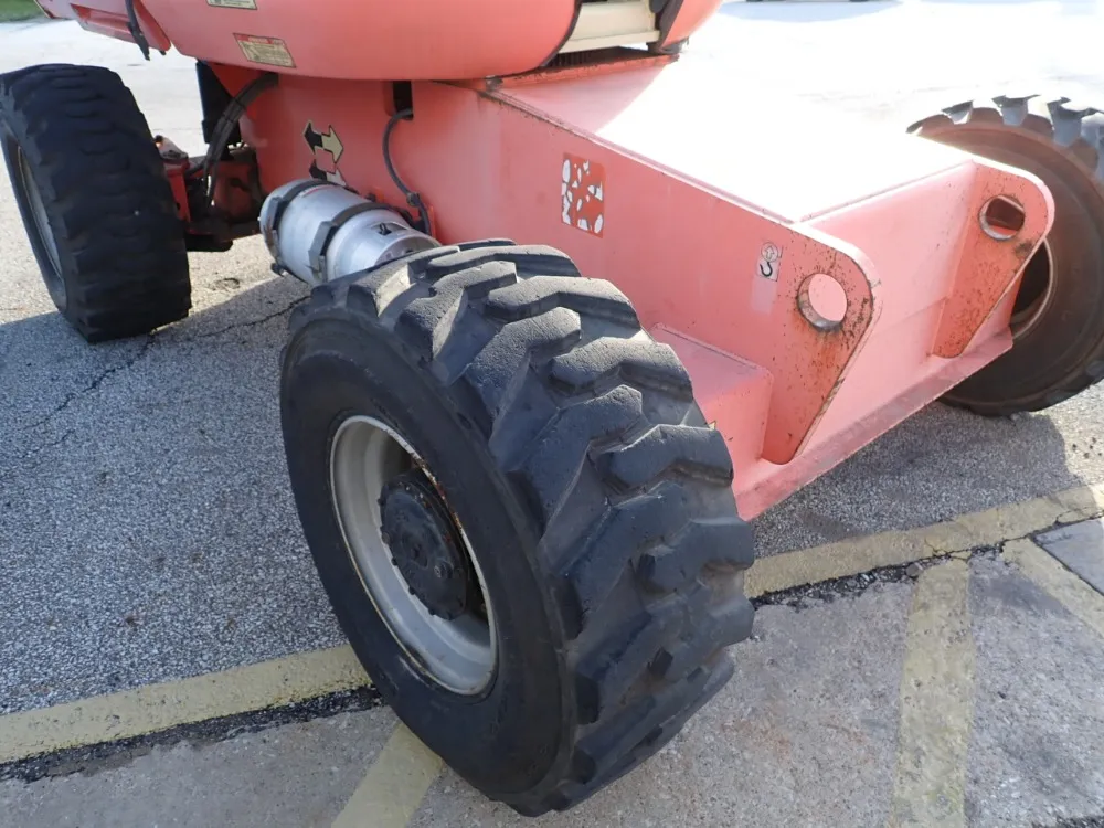 Jlg Telescopic Boom Lift - 660sj