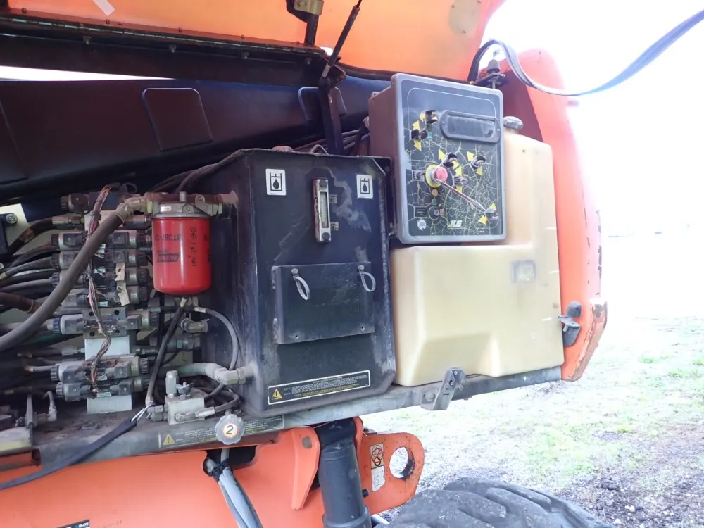Jlg Telescopic Boom Lift - 660sj
