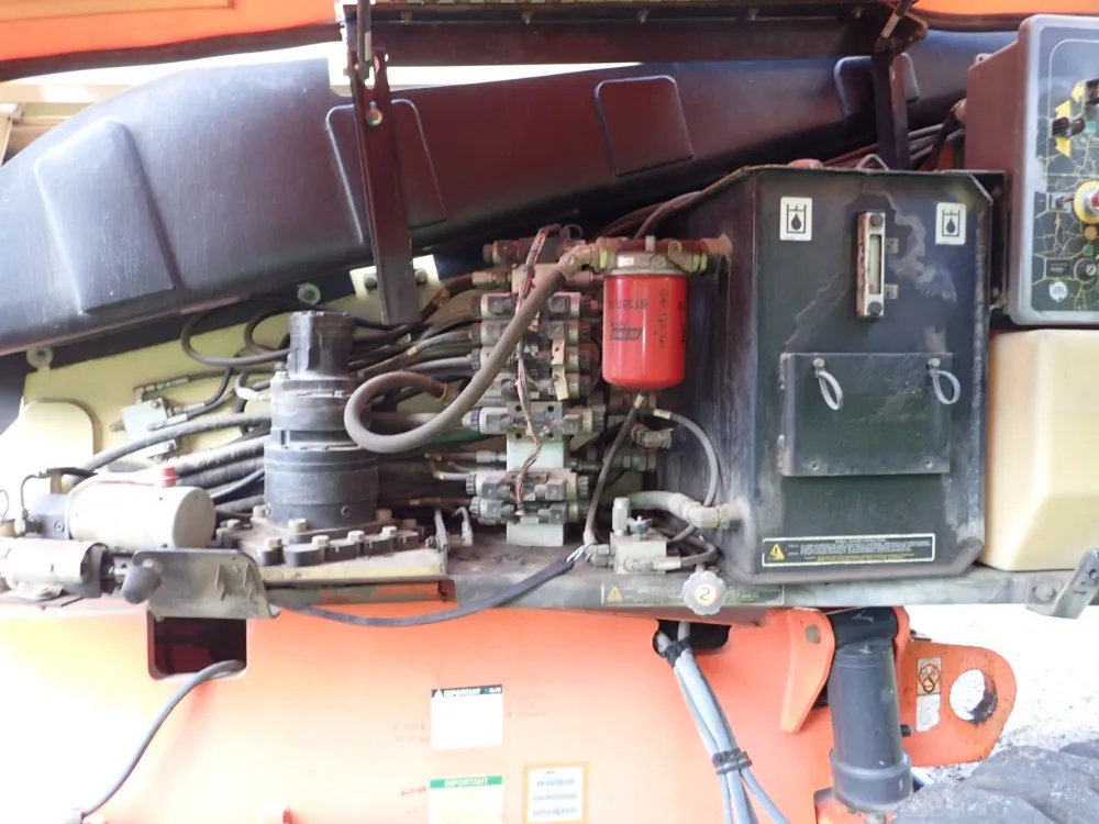 Jlg Telescopic Boom Lift - 660sj