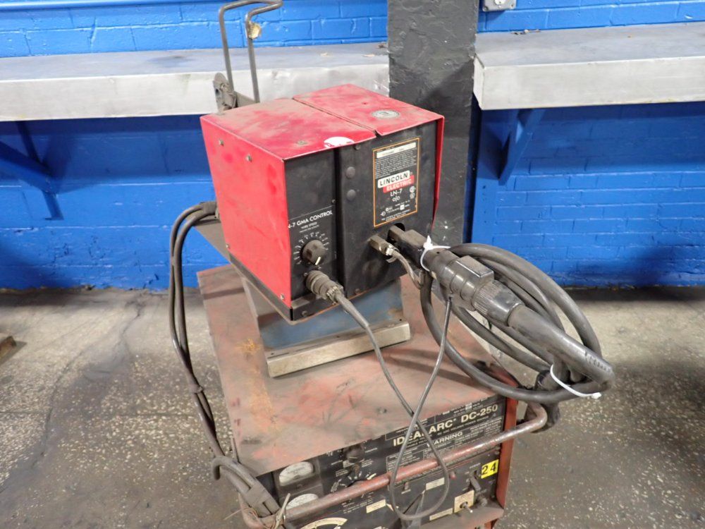 Lincoln 250 A Welder - Dc-250