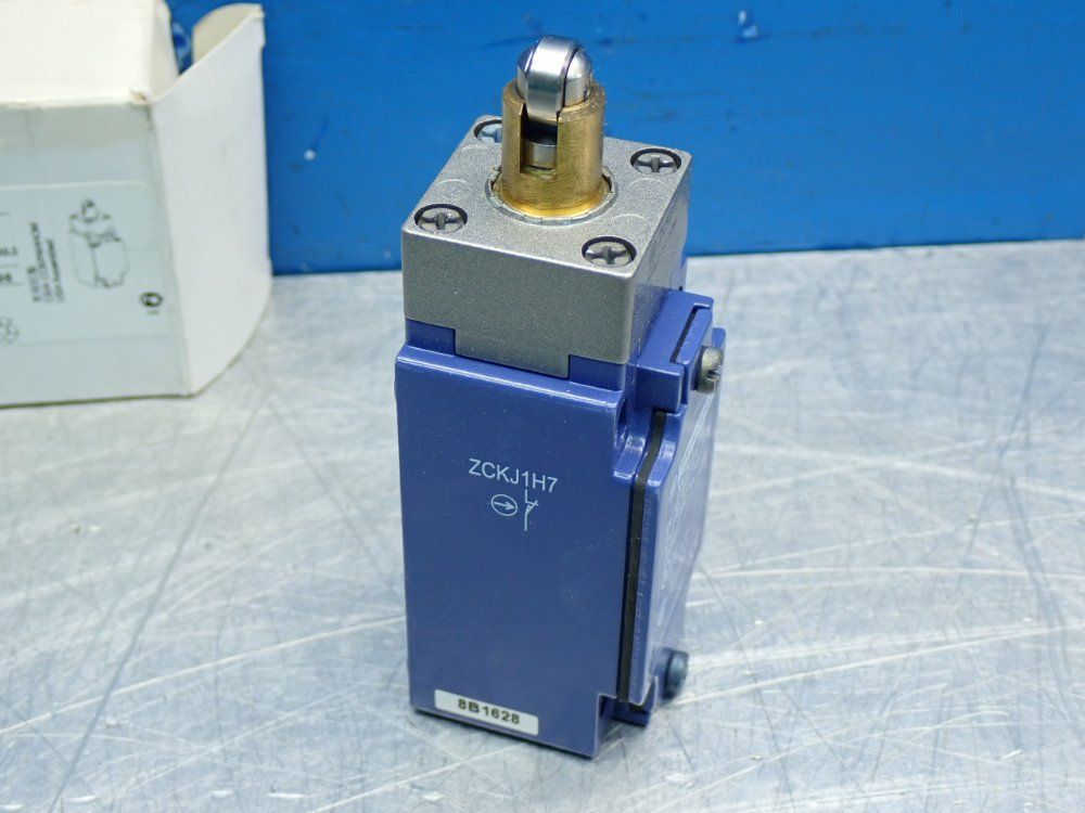 Telemecanique Limit Switch - Xckj167