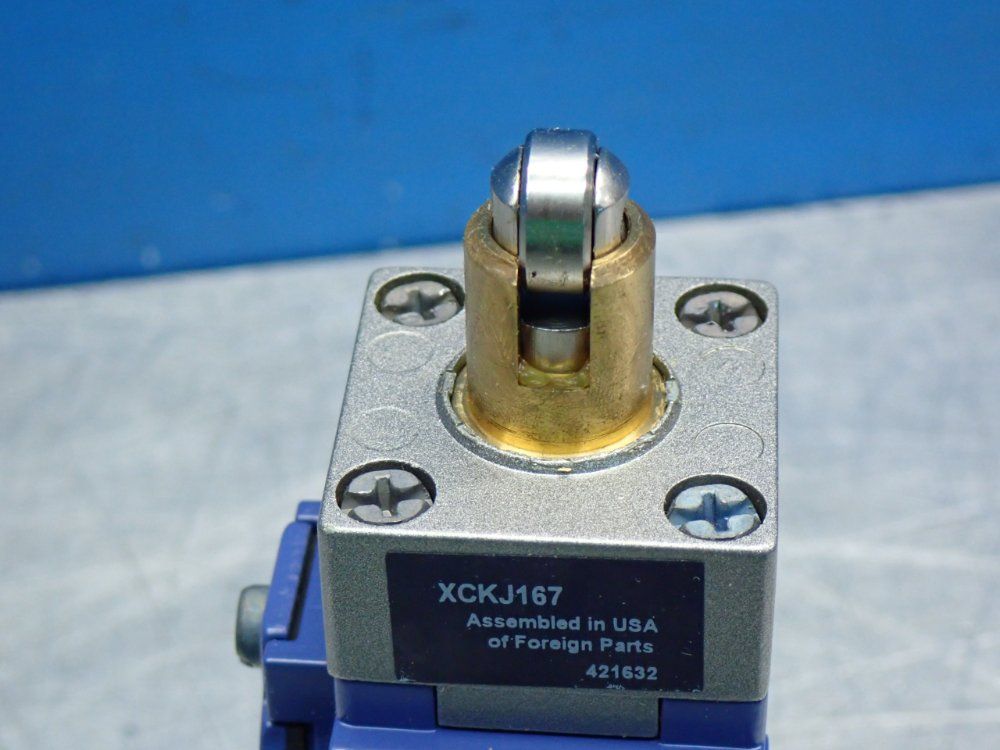 Telemecanique Limit Switch - Xckj167
