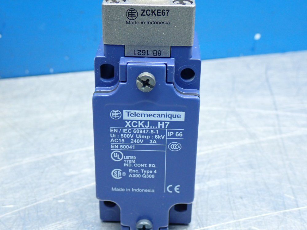 Telemecanique Limit Switch - Xckj167