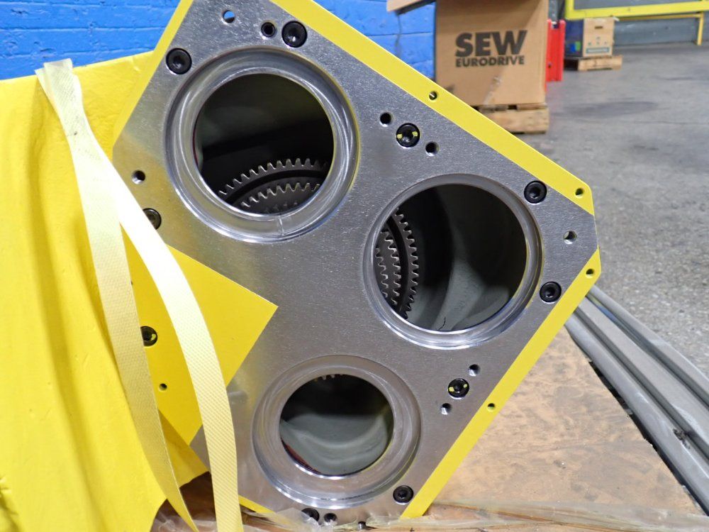 Fanuc Robot Arm Assembly - A290-7335-v401