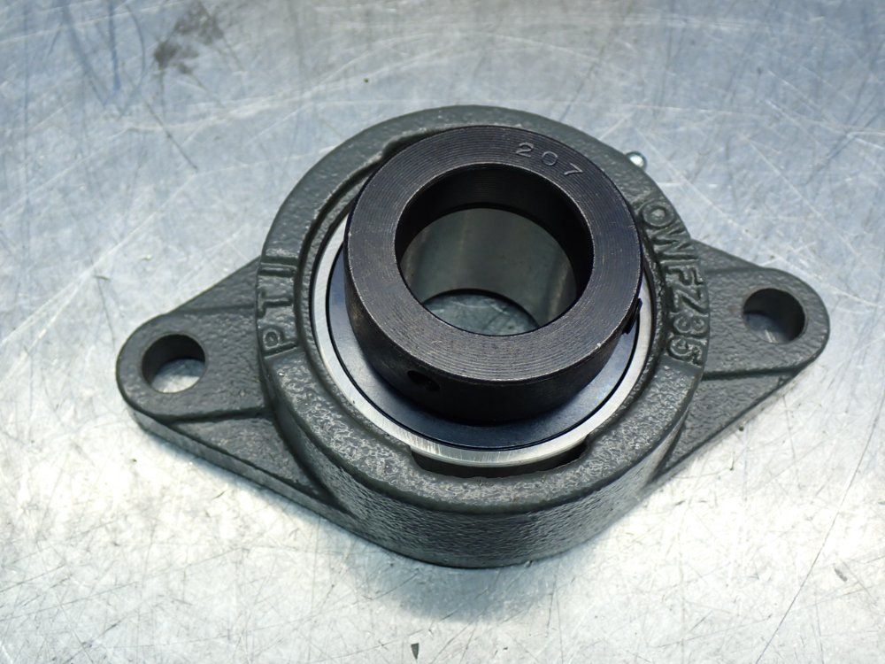 Pti International Owfz200-series 2-bolt Piloted Flange Bearing - Owfz207-35amm