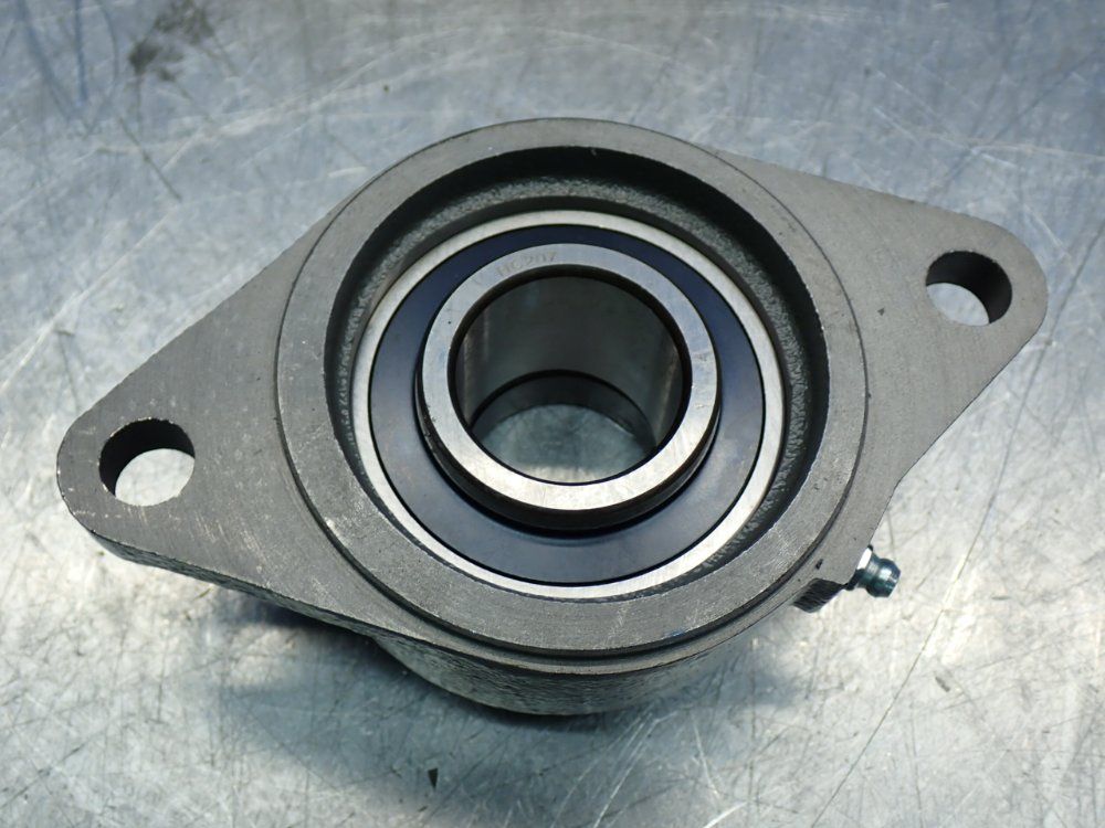 Pti International Owfz200-series 2-bolt Piloted Flange Bearing - Owfz207-35amm