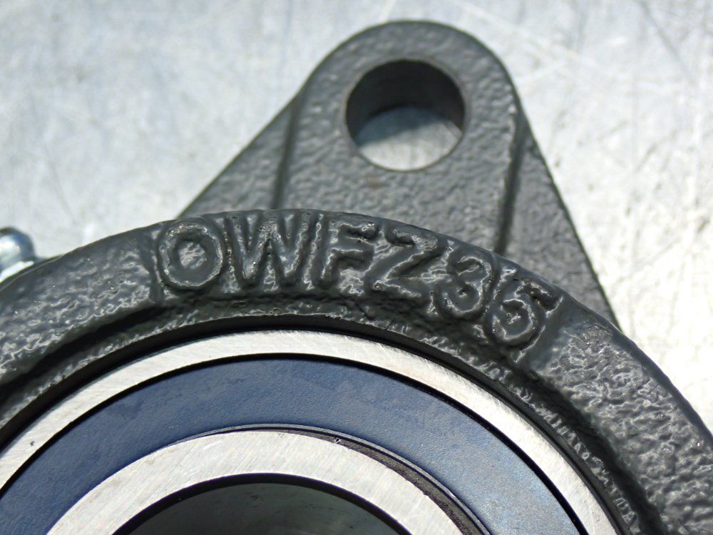 Pti International Owfz200-series 2-bolt Piloted Flange Bearing - Owfz207-35amm