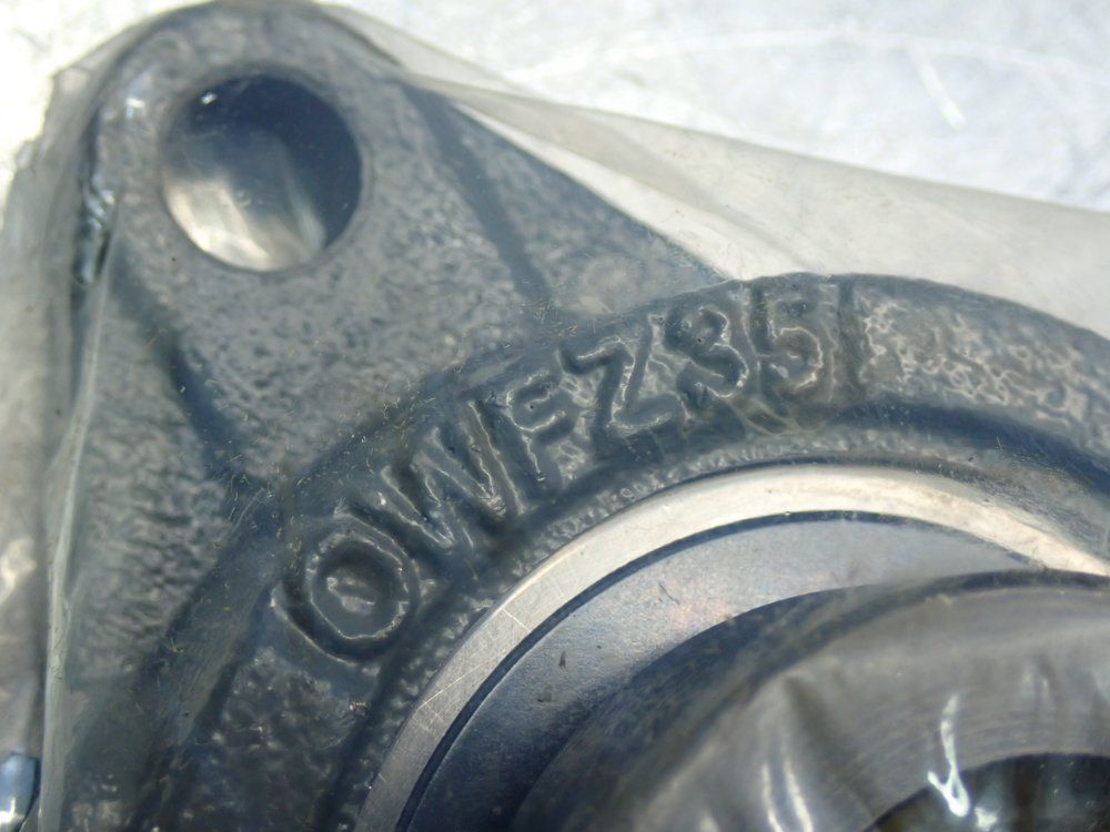 Pti Owfz200-series Piloted 2-bolt Flange Bearing - Owfz207-35amm