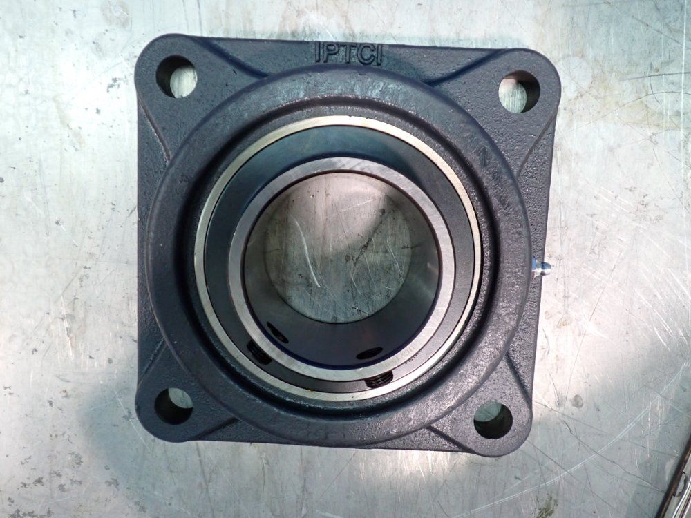 Iptci 3" Set Screw Lock 4-bolt Flange - Ucf 215 48