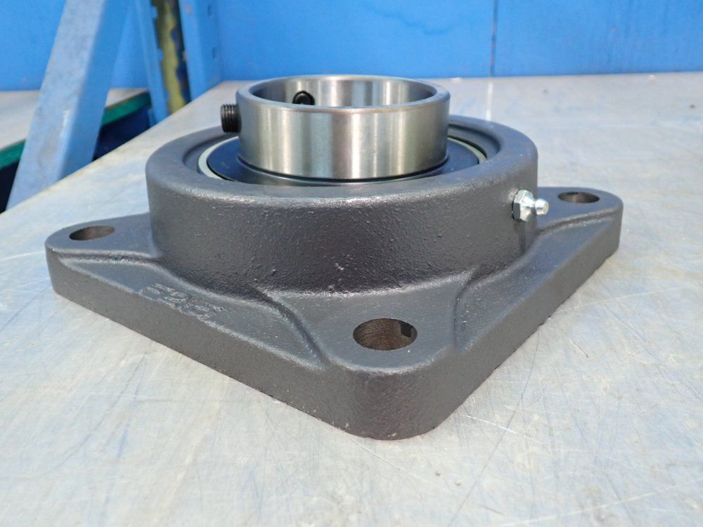 Iptci 3" Set Screw Lock 4-bolt Flange - Ucf 215 48