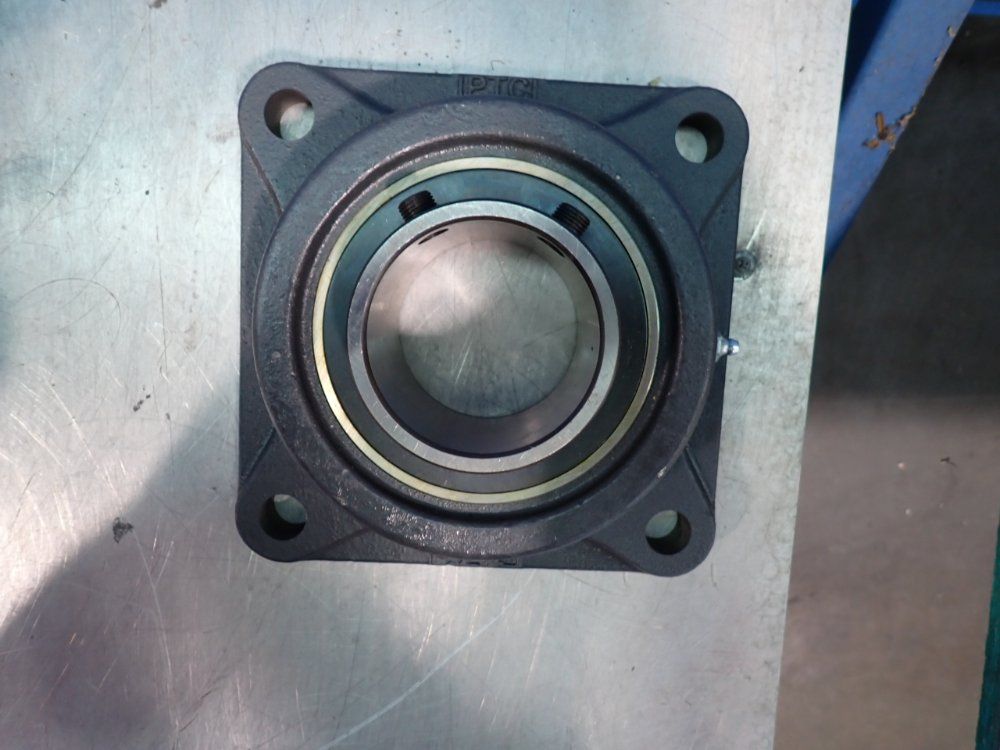 Iptci Bearings 3" Set Screw Lock 4-bolt Flange - Ucf 215 48