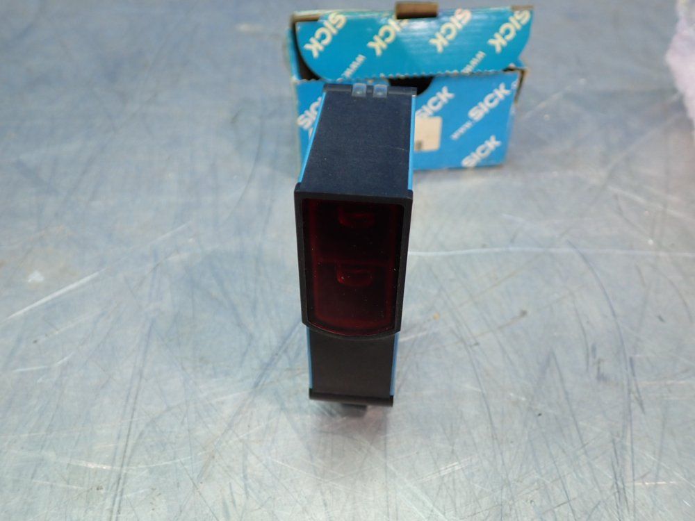 Sick Compact Photoelectric Proximity Sensor - Wtb27-3f2611