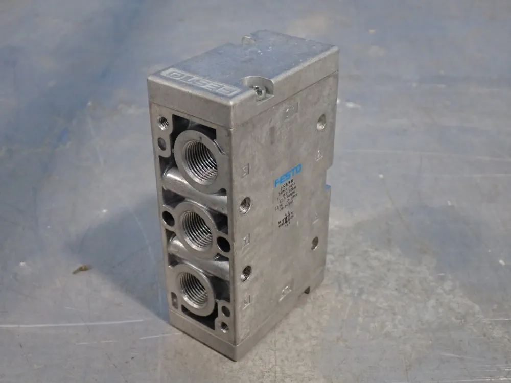 Festo 13.7 - 145 Psi Pneumatic Valve - J-5-3/8-b