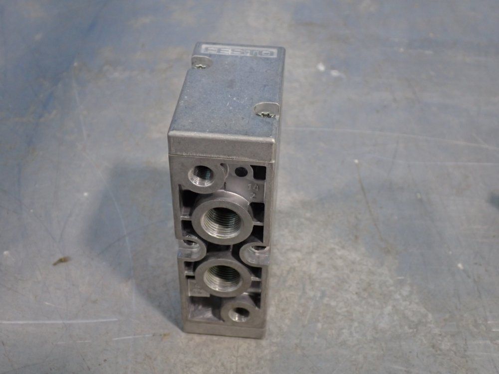 Festo 13.7 - 145 Psi Pneumatic Valve - J-5-3/8-b