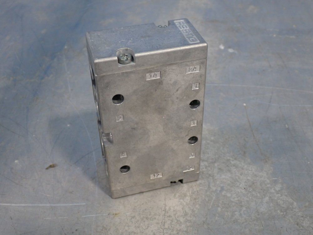 Festo 13.7 - 145 Psi Pneumatic Valve - J-5-3/8-b