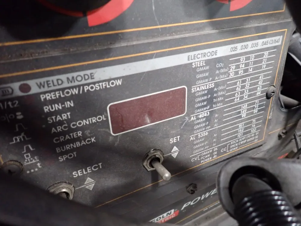 Lincoln Electric 350 A Welder - Power Mig 350mp
