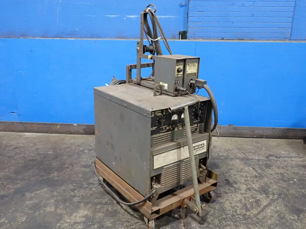 Lincoln Electric 400 A Welder - Idealarc R35-400