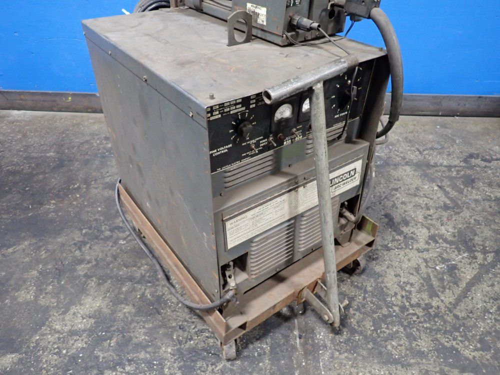 Lincoln Electric 400 A Welder - Idealarc R35-400