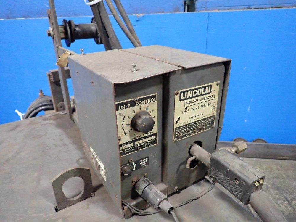 Lincoln Electric 400 A Welder - Idealarc R35-400