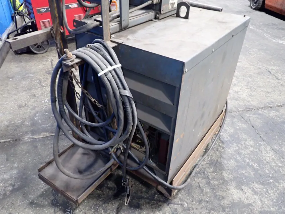 Lincoln Electric 400 A Welder - Idealarc R35-400