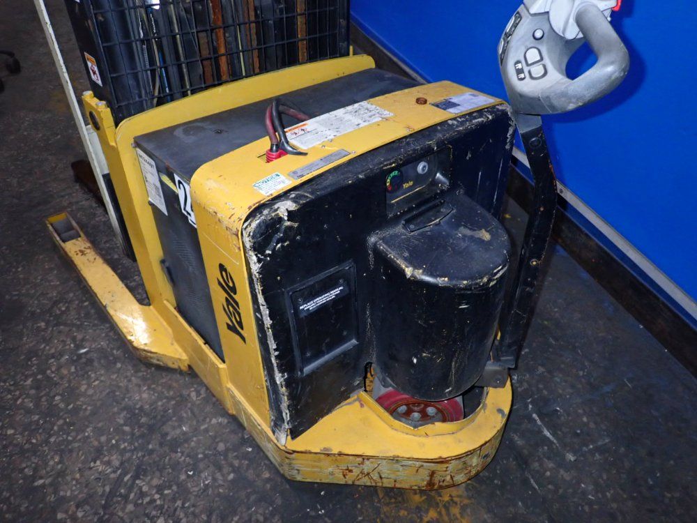 Yale 3000 Lbs Electric Straddle Lift - Mrw030len24te078