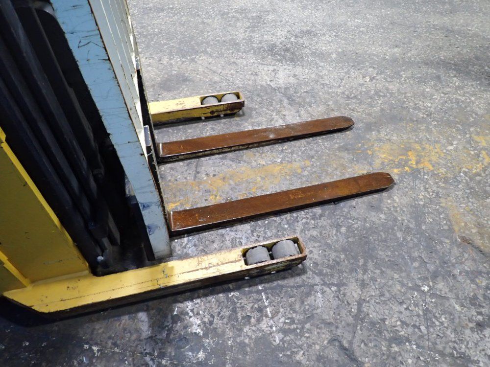 Yale 3000 Lbs Electric Straddle Lift - Mrw030len24te078