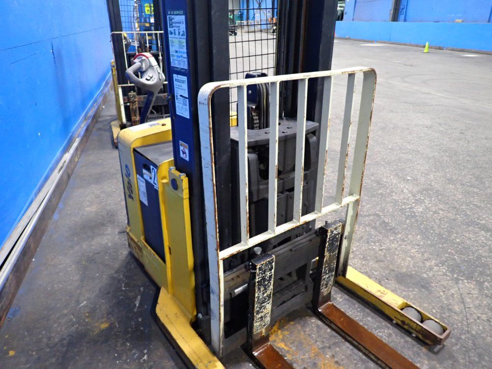 Yale 3000 Lbs Electric Straddle Lift - Mrw030len24te078