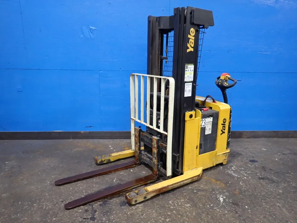 Yale 2800 Lbs Electric Straddle Lift - Mrw030len24te078