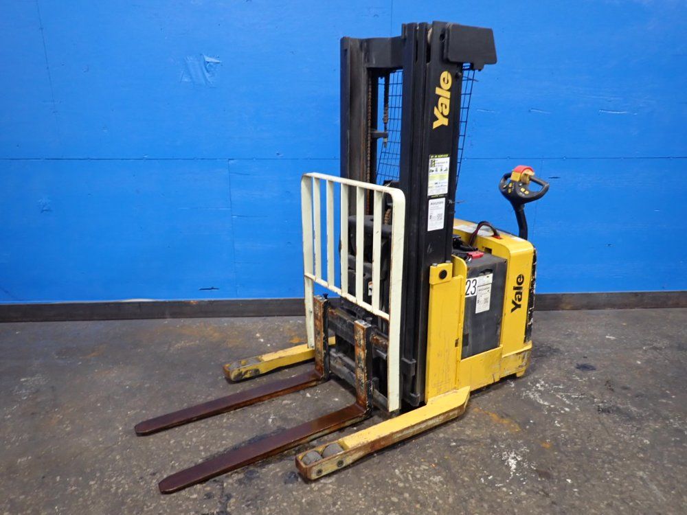 Yale 2800 Lbs Electric Straddle Lift - Mrw030len24te078