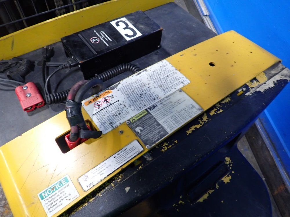 Yale 2800 Lbs Electric Straddle Lift - Mrw030len24te078