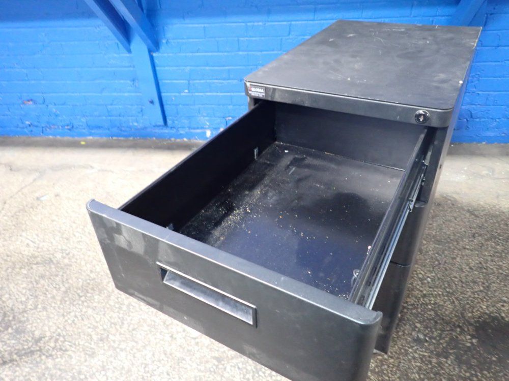 Global Industrial 3 Drawers Cabinet