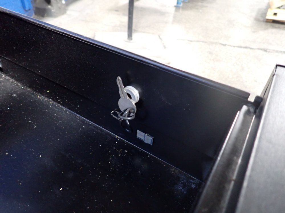 Global Industrial 3 Drawers Cabinet