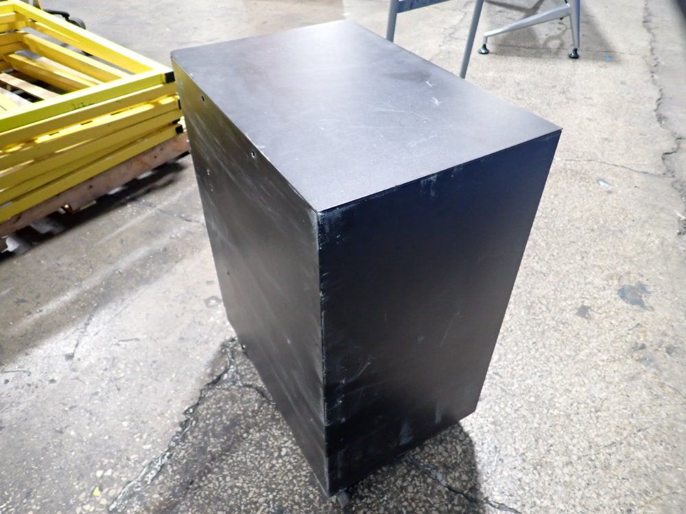 Global Industrial 3 Drawers Cabinet