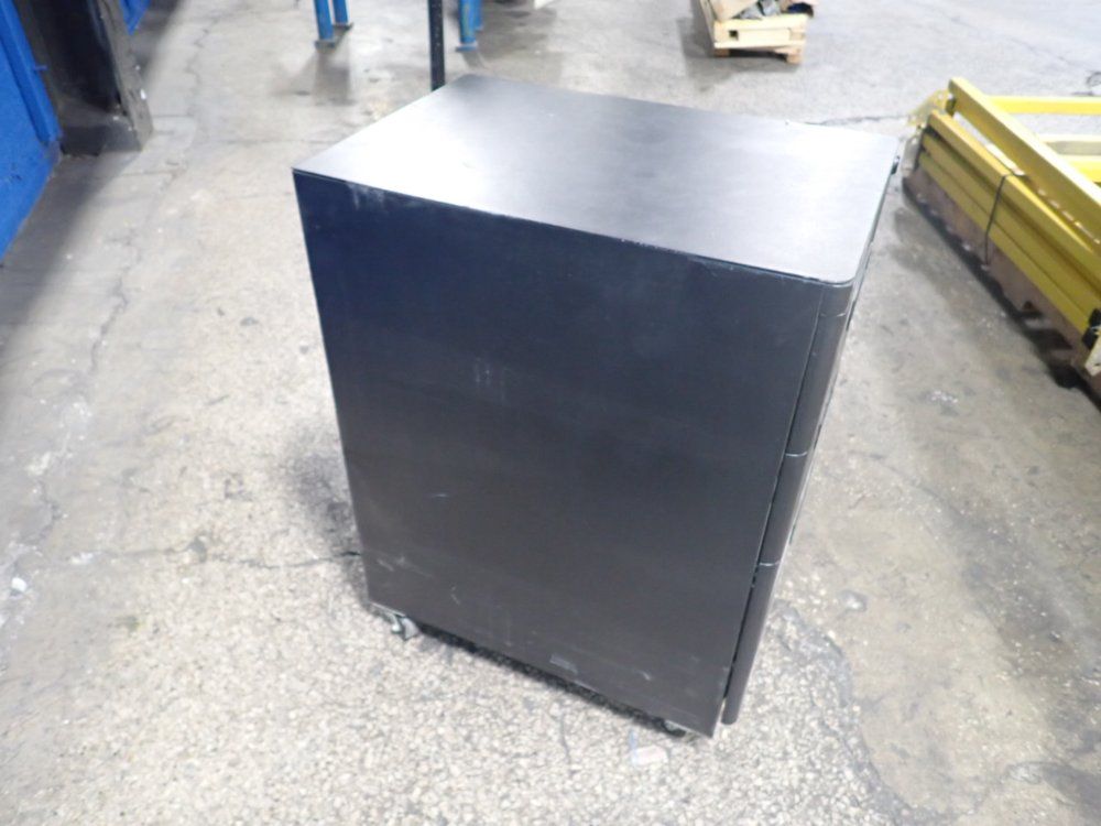 Global Industrial 3 Drawers Cabinet