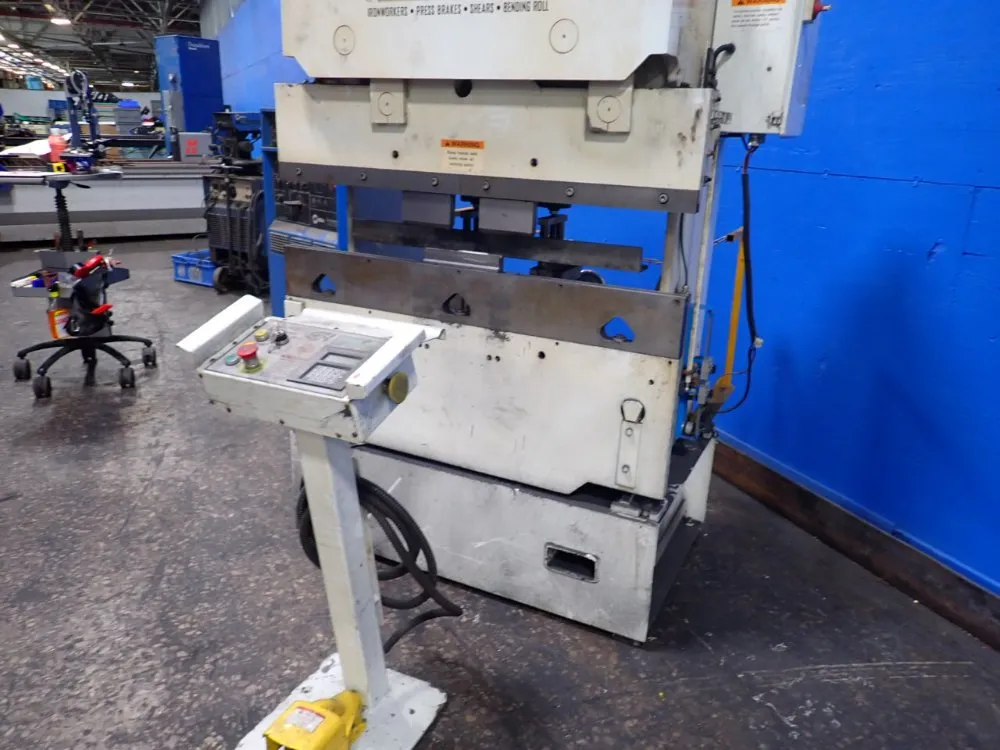Piranha 25 Tons, 4' Bed Press Brake